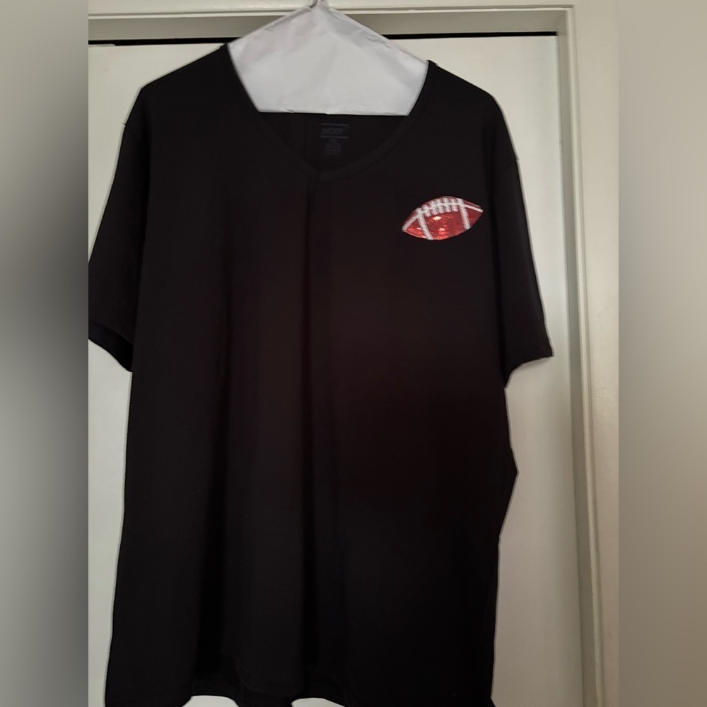 NEW-XXL Black buttery soft
V-Neck Shirt
Sequence Football
Oversized
